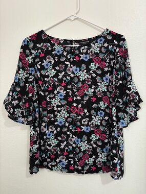 Liz Claiborne Black Floral Ruffle Sleeve Top